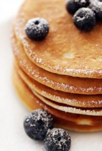 Scopri di più sull'articolo Pancake di grano saraceno ai mirtilli (senza istamina)